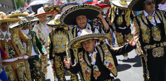 Comparsa Faisanes en la colonia Santa Martha Acatitla, Iztapalapa. Foto EE: Eric Lugo