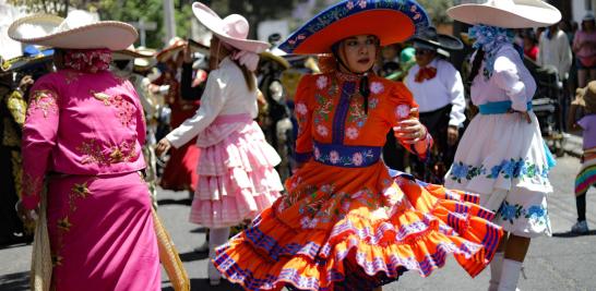 Comparsa Faisanes en la colonia Santa Martha Acatitla, Iztapalapa. Foto EE: Eric Lugo