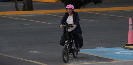 Xóchitl Gálvez, candidata de la coalición "Fuerza y Corazón por México", a su llegada al INE. Foto EE: Eric Lugo