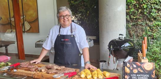 El chef Alberto Díez en su cocina al aire libre. Foto: Patricia Ortega