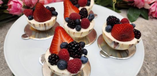 Tartaletas de frutos rojos y chocolate blanco