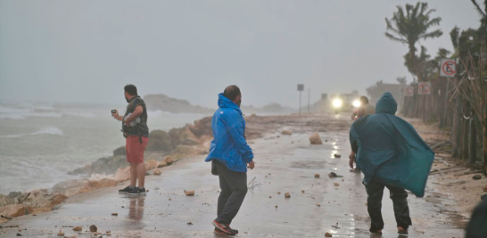 Vialidades e instalaciones eléctircas de Tulum, Quintana Roo, registraron afectaciones tras el paso del huracán Beryl. Foto EE: Jesús Vázquez