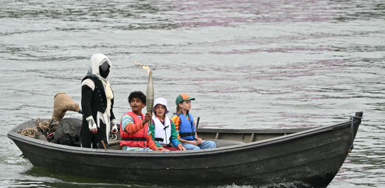 Los portadores de la Antorcha Olímpica arribaron por el Río Sena. Foto: AFP