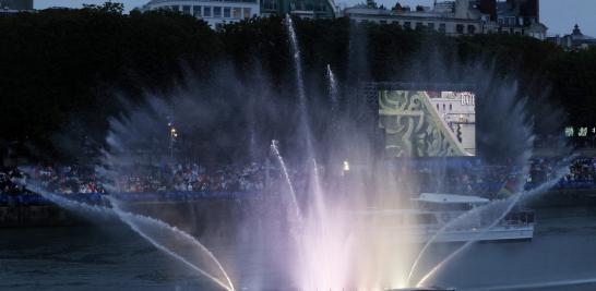 Una exhibición acuática durante la inauguración de los Juegos Olímpicos. Foto: Reuters