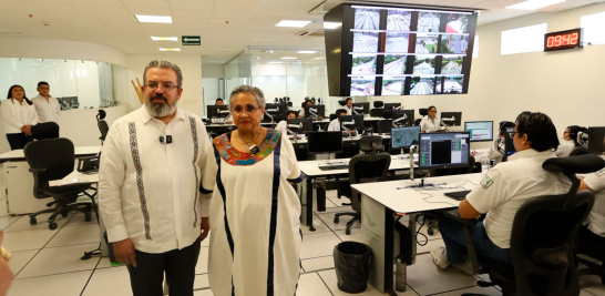 El titular de la SICT, Jorge Nuño, encabezó el evento acompañado por Elsa Julita Veites Arévalo, la directora general de Capufe. Foto EE: Cortesía SICT