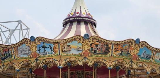 Carrusel Chapultepec, el carrusel tradicional con caballos y bancas