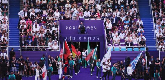  Vista general de los abanderados durante la ceremonia de clausura de París 2024. Foto: Reuters