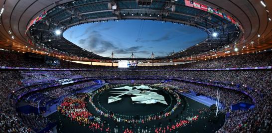 Vista general de los atletas al ingresar al estadio durante la ceremonia de clausura de París 2024. Foto: Reuters