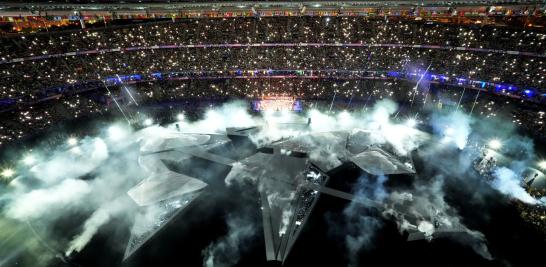 Inicia espectáculo de la clausura de los JP París 2024. Foto: Reuters.