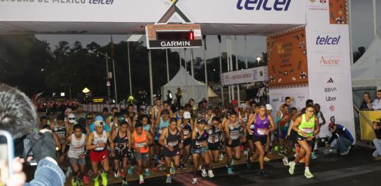 Salida de los atletas que acudieron al Maratón CDMX 2024. Foto EE: Eric Lugo