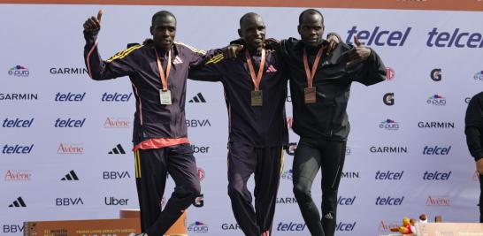 Edwin Kipro, Leonard Langat y Francis Cheruiyo. Foto EE: Eric Lugo