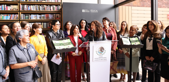 Graciela Baéz presentó el libro en la librería FCE/Educal de San Lázaro.