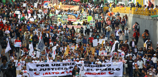 Marcha para conmemorar el 56 aniversario de la matanza de Tlatelolco el 2 de octubre de 1968.