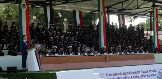 Claudia Sheinbaum anunció que en su gestión se buscará garantizar que el salario mínimo de soldados, marinos y efectivos de la Guardia Nacional sea equivalente de manera progresiva al salario promedio del IMSS.