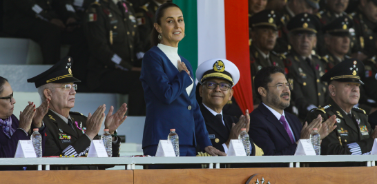 Salutación a Claudia Sheinbaum de parte de las Fuerzas Armadas y de la Guardia Nacional.