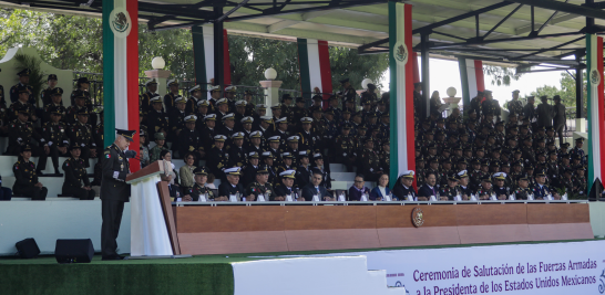 Salutación a Claudia Sheinbaum de parte de las Fuerzas Armadas y de la Guardia Nacional.