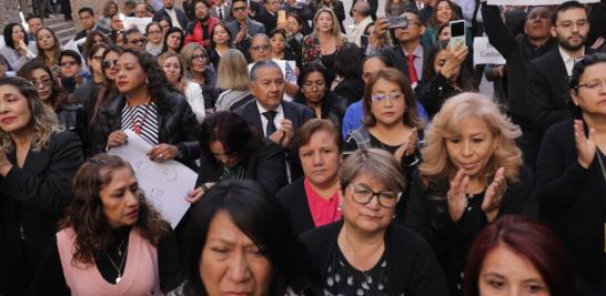 Trabajadores del Poder Judicial realizan una ceremonia para despedir de los jueces y magistrados que renunciaron a las votaciones del año siguiente para mantener sus puestos, con mariachis y aplausos los juzgadores se despiden del Consejo de la Judicatura.