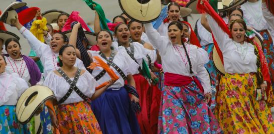 Desfile conmemorativo de la Revolución Mexicana por el 114 aniversario, encabezado por la presidenta de México, Claudia Sheinbaum.