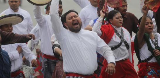 Desfile conmemorativo de la Revolución Mexicana por el 114 aniversario, encabezado por la presidenta de México, Claudia Sheinbaum.