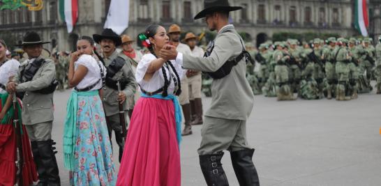 Desfile conmemorativo de la Revolución Mexicana por el 114 aniversario, encabezado por la presidenta de México, Claudia Sheinbaum.