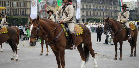 Desfile conmemorativo de la Revolución Mexicana por el 114 aniversario, encabezado por la presidenta de México, Claudia Sheinbaum.