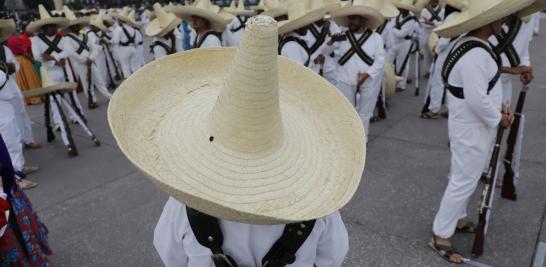 Desfile conmemorativo de la Revolución Mexicana por el 114 aniversario, encabezado por la presidenta de México, Claudia Sheinbaum.