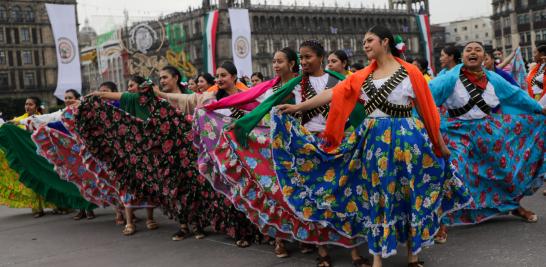 Desfile conmemorativo de la Revolución Mexicana por el 114 aniversario, encabezado por la presidenta de México, Claudia Sheinbaum.