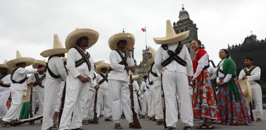 Desfile conmemorativo de la Revolución Mexicana por el 114 aniversario, encabezado por la presidenta de México, Claudia Sheinbaum.