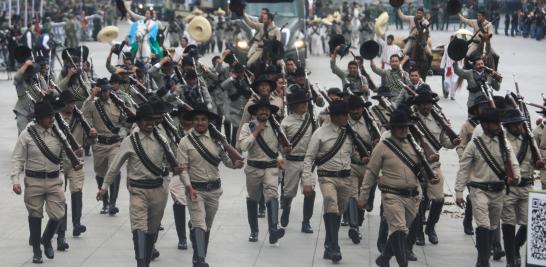 Desfile conmemorativo de la Revolución Mexicana por el 114 aniversario, encabezado por la presidenta de México, Claudia Sheinbaum.