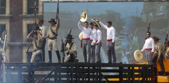 Desfile conmemorativo de la Revolución Mexicana por el 114 aniversario, encabezado por la presidenta de México, Claudia Sheinbaum.