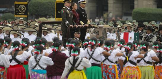 Desfile conmemorativo de la Revolución Mexicana por el 114 aniversario, encabezado por la presidenta de México, Claudia Sheinbaum.