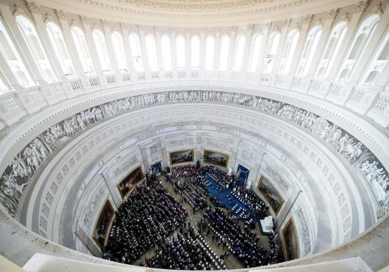 Legisladores, ministros de la Corte, gabinete e invitados se dieron cita en el Capitolio.