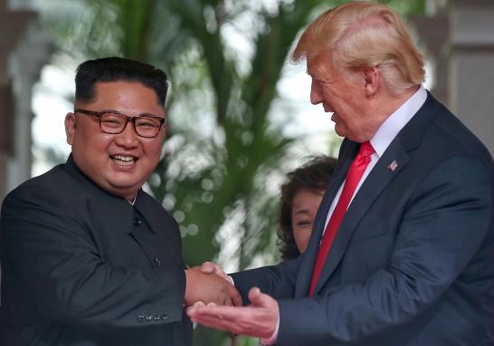 Donald Trump afirmó que la desnuclearización será sometida a verificaciones y que las sanciones contra Corea del Norte seguirán vigentes mientras persista la "amenaza" de las armas atómicas.