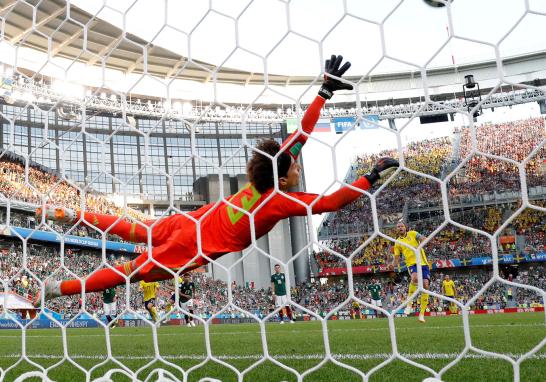 Suecia se sabía obligado al triunfo para seguir en el Mundial y sin contemplaciones se acercó desde los primeros instantes al arco defendido por Guillermo Ochoa.