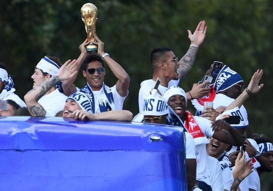 Es el segundo título que obtienen los galos, después de 20 años. El conjunto de Deschamps llego hoy a París para pasear ante su afición su segunda estrella mundialista. 