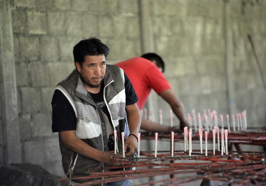 Artesanos de un taller de pirotecnica en Almoloya de Juárez, Estado de México - Foto: Cuartoscuro