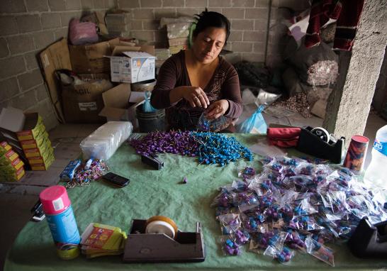 Taller familiar de pirotecnia en Tultepec, Estado de México -  Foto: Mario Jasso - Cuartoscuro