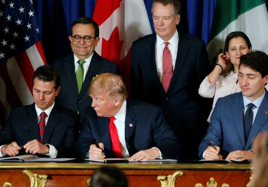 Los mandatarios Enrique Peña Nieto, Donald Trump y Justin Trudeau firmaron el Tratado entre México, Estados Unidos y Canadá (T-MEC) que sustituirá al TLCAN en el marco de la cumbre del G20 en Buenos Aires. Tras la firma de los mandatarios, el acuerdo debe ser ratificado por los congresos de los tres países para su entrada en vigor.