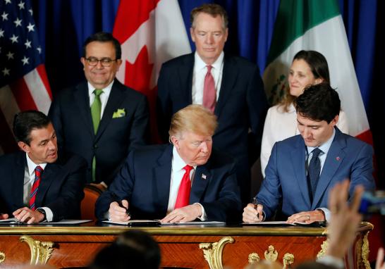 Los mandatarios Enrique Peña Nieto, Donald Trump y Justin Trudeau firmaron el Tratado entre México, Estados Unidos y Canadá (T-MEC) que sustituirá al TLCAN en el marco de la cumbre del G20 en Buenos Aires. Tras la firma de los mandatarios, el acuerdo debe ser ratificado por los congresos de los tres países para su entrada en vigor.