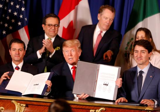 Los mandatarios Enrique Peña Nieto, Donald Trump y Justin Trudeau firmaron el Tratado entre México, Estados Unidos y Canadá (T-MEC) que sustituirá al TLCAN en el marco de la cumbre del G20 en Buenos Aires. Tras la firma de los mandatarios, el acuerdo debe ser ratificado por los congresos de los tres países para su entrada en vigor.