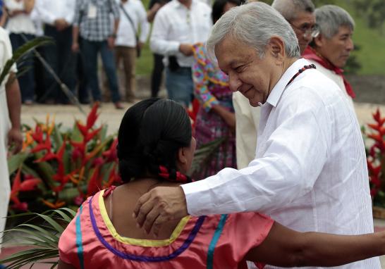 López Obrador afirmó que la construcción del tren, es un acto de justicia porque ha sido la región del país más abandonada, quien lanzó vivas a los pueblos y a las culturas indígenas originarias de México.