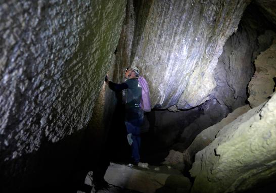 La Universidad Hebrea de Jerusalén anunció el hallazgo de la cueva de sal más larga del mundo llamada Malham, que se extiende por más de 10 kilómetros, lo que, aseguran, le quita ese título a Irán que lo había mantenido durante 13 años. La cueva atraviesa el monte Sedom, la montaña más grande de Israel, adyacente al Mar Muerto.