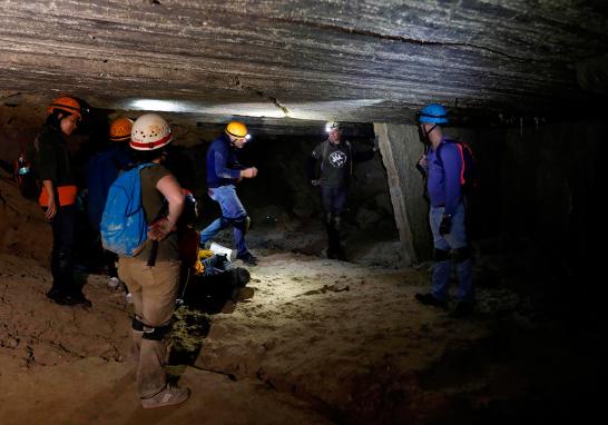 La Universidad Hebrea de Jerusalén anunció el hallazgo de la cueva de sal más larga del mundo llamada Malham, que se extiende por más de 10 kilómetros, lo que, aseguran, le quita ese título a Irán que lo había mantenido durante 13 años. La cueva atraviesa el monte Sedom, la montaña más grande de Israel, adyacente al Mar Muerto.