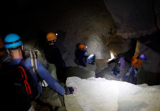 La Universidad Hebrea de Jerusalén anunció el hallazgo de la cueva de sal más larga del mundo llamada Malham, que se extiende por más de 10 kilómetros, lo que, aseguran, le quita ese título a Irán que lo había mantenido durante 13 años. La cueva atraviesa el monte Sedom, la montaña más grande de Israel, adyacente al Mar Muerto.