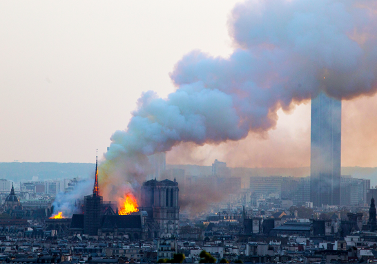 FRANCIA-NOTRE DAME INCENDIO