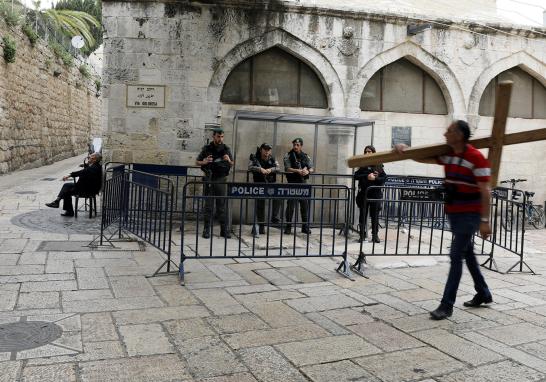 El pueblo de Israel y la comunidad judía en el mundo conmemoraron el Día del Recuerdo del Holocausto. Durante la Segunda Guerra Mundial las tropas de Adolfo Hitler y sus aliados aniquilaron a la tercera parte del pueblo judío, 6 millones de personas inocentes donde la cuarta parte eran niños. Te presentamos una selección de imágenes de la conmemoración.