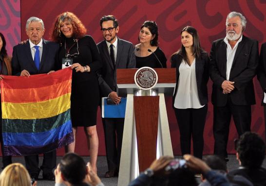 En México, el presidente Andrés Manuel López Obrador, emitió este viernes un decreto que fija el 17 de mayo como el Día Nacional de la Lucha contra la Homofobia, Lesbofobia, Transfobia y la Bifobia.
