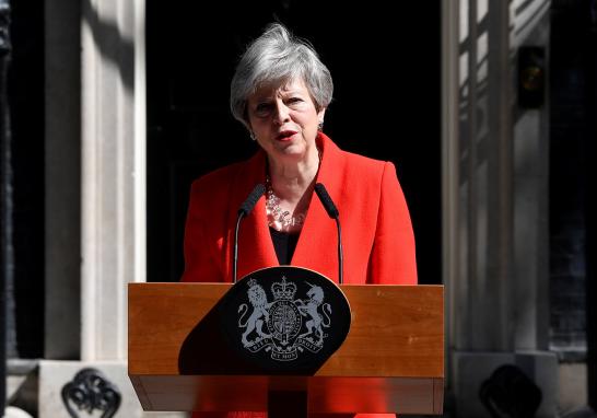 Un un breve discurso la primera ministra no pudo evitar que se quebrara su voz, "ocupar este puesto ha sido el mayor honor de mi vida. He sido la segunda mujer en ocupar el cargo, pero no seré la última",  señaló May.