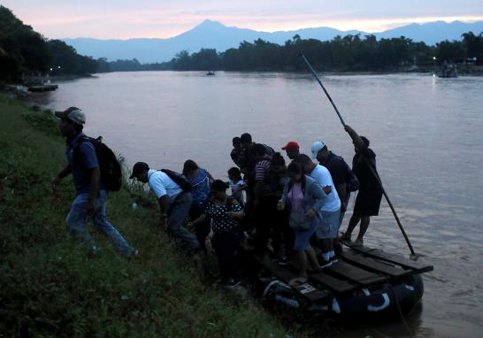 El gobierno mexicano tiene previsto enviar esta semana a 6,000 elementos de la Guardia Nacional a la frontera de México con Guatemala y Belice, afín de cumplir con una de las medidas acordadas con Estados Unidos para frenar la inmigración irregular hacia ese país. El trabajo de México en la contención de migrantes centroamericanos, particularmente en once municipios fronterizos, se evaluarán en 45 días, dijo el secretario de Relaciones Exteriores, Marcelo Ebrard, y si México logra reducir el número de migrantes que entran al país, se demostrará que los pasos tomados por el gobierno mexicano han funcionado.