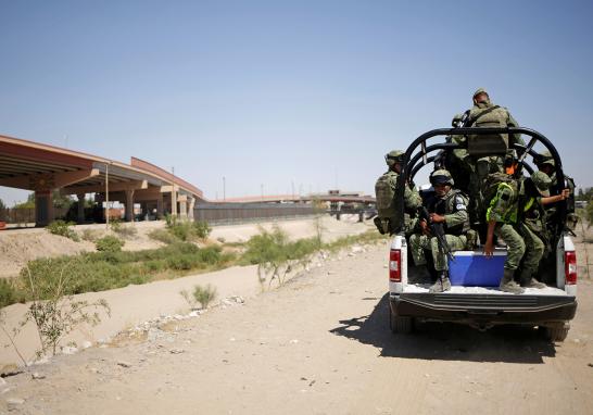 México acordó reducir significativamente la cantidad de migrantes que llegan al la frontera de los Estados Unidos en un plazo de 45 días. Si eso falla, el gobierno de López Obrador ha dicho que considerará cambiar sus leyes para satisfacer la demanda de Trump de que México se convierta en una zona de amortiguación para evitar que los migrantes ingresen a los Estados Unidos.